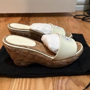 CHANEL white wedge sandals EU 37
